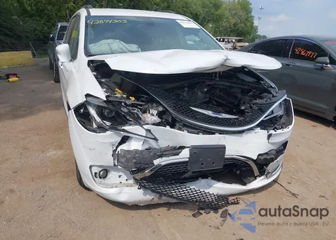 2017 Chrysler Pacifica Touring-L z USA, uszkodzony, nr VIN 2C4RC1BG5HR523532